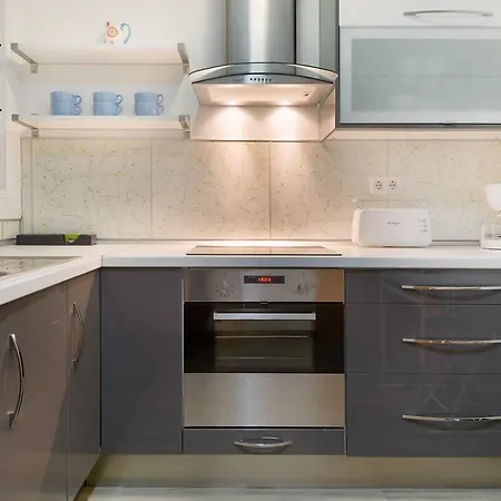 아파트 Centric Apartmet Picasso 2